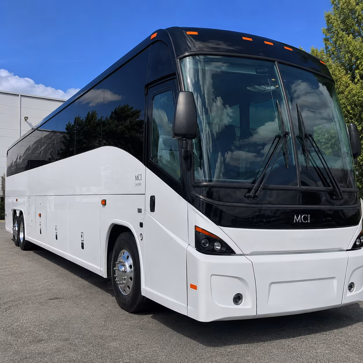 shuttle buses between yuma international airport and base hotels